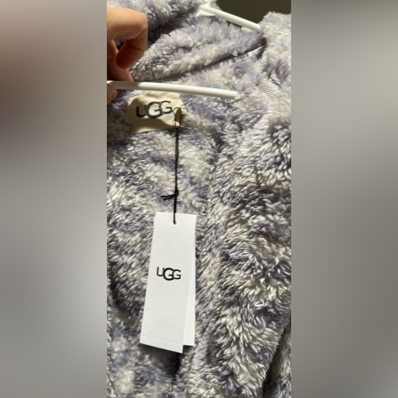 Ugg robe with tags - Picture 3 of 8